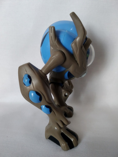 Imagen 2 de 4 de Ultimate Swampfire Alien Ben 10 Bandai