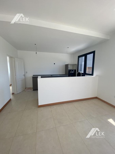 Impecable Casa Con Pileta En San Matias! Acepta Permuta Menor Valor... Mono O 2 Amb Caba