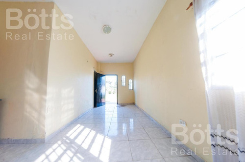 Imagen 4 de 11 de Venta De Monoambiente Divisible Con Sector De Quincho Y Parrilla En Amplio Lote En Trujui - Moreno