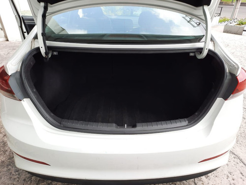 Imagen 3 de 15 de Hyundai Elantra 2018 2.0 Gls Premium At