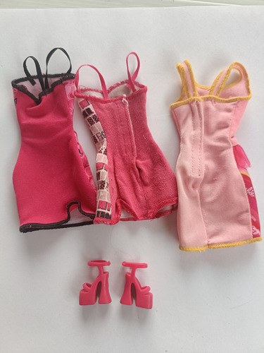 Barbie Outfit Xv 3 Vestidos (Usado)