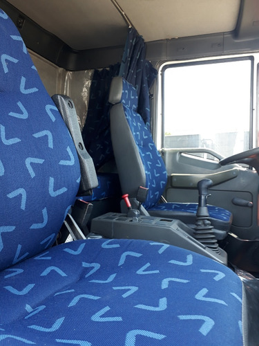 Imagem 6 de 13 de Iveco Tector 240e22
