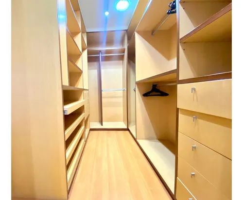 Chico Reservado, Apto Duplex Con Excelentes Acabados