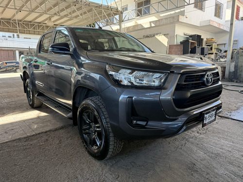Toyota Hilux 2.7 Cabina Doble Sr Mt
