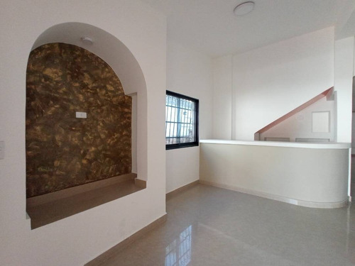 Imagen 19 de 23 de Casa En Venta La Trigaleña Valencia Calle Cerrada Doble Porton Electrico G12m1117