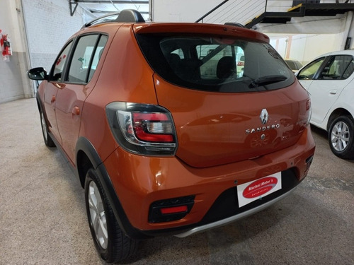 Imagen 4 de 9 de Renault Sandero Stepway 2015 1.6 Privilege Nav 105cv