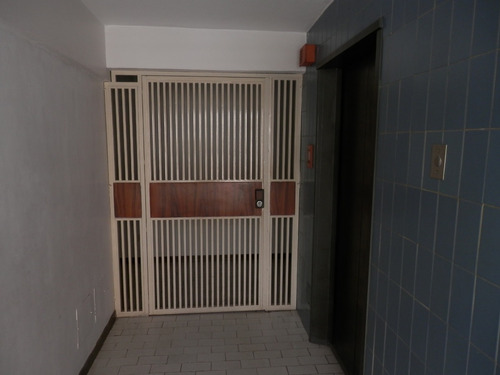 Imagen 3 de 13 de Apartamento En Alquiler En San Bernardino, A Cuadra Y Media Del Instituto Clinico Otorrino .