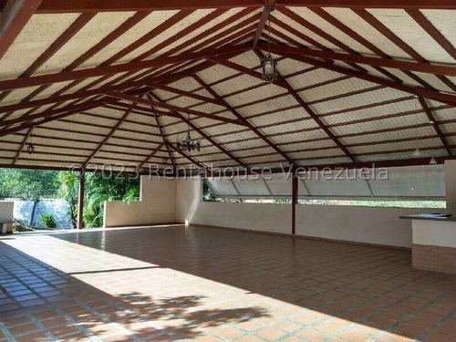Francisco Rojas Norscia Rentahouse Vende, Terreno Con Granja En Cabudare Sector Tarabana, Via Pedro Y Pablo, 2 4 - 1 7 0 5 0, Ideal Para Invertir Y Disfrutar En Familia!!!