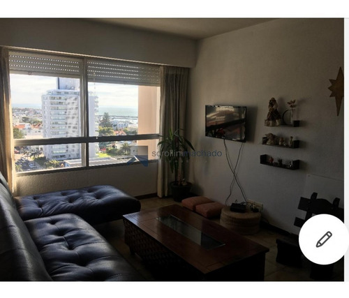Apartamento En Peninsula De 1 Dormitorio Con Vista A La Ciudad Y Al Puerto.- Ref: 2652