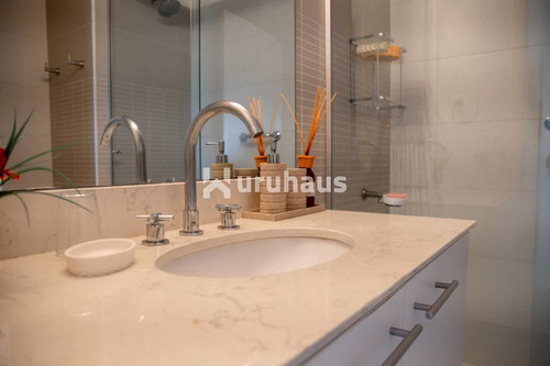 Apartamento A La Venta 3 Dormitorios Y 2 Cocheras - Punta Del Este