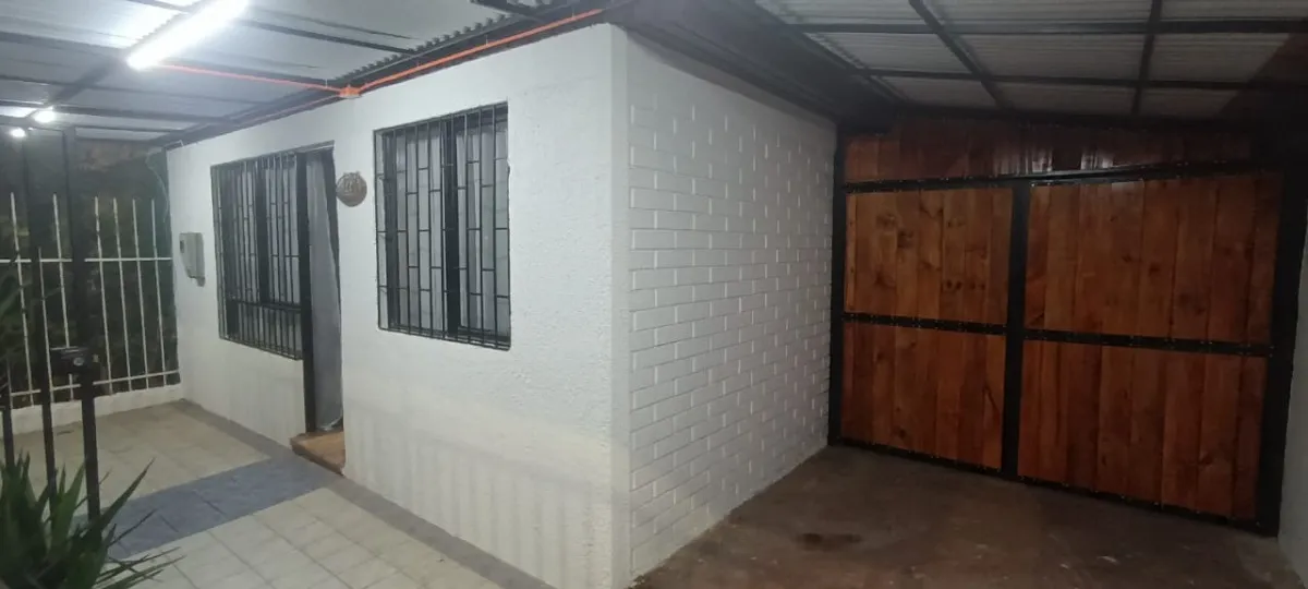 Imagen 2 de 9 de Casa Remodelada En El Abrazo De Maipú En Avenida Principal