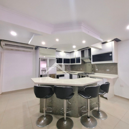 Imagen 4 de 12 de Townhouse En Venta C.r Brisas De La Romanza - Nueva Barcelon