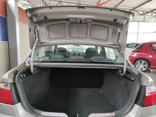 Imagem 5 de 5 de Volkswagen Voyage 1.6 Mi Comfortline I-motion 8v