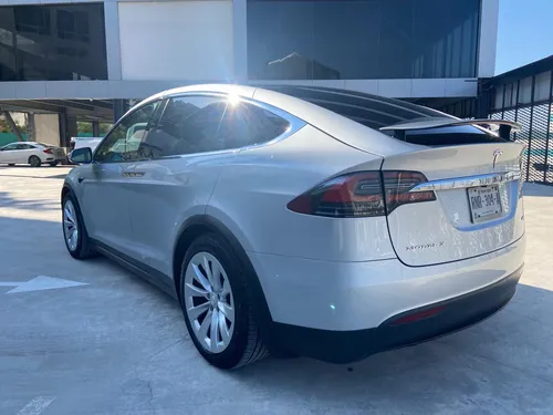 Tesla X 75 D 2017