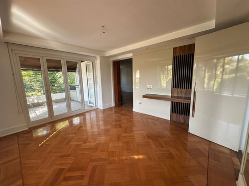 Dúplex Remodelado En Elegante Condominio/estoril