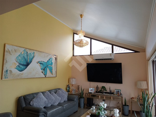 Casa En Venta De 4 Dorm. En Maipú