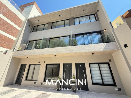 Triplex En Venta De 4 Ambientes - Villa Ballester Centro