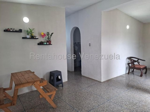Erika Armeya Vende, Casa En La Urbanizacion La Hacienda De Cabudare. Flex: 25-25012