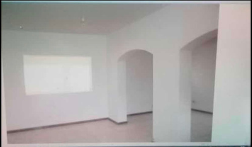 Oportunidad Inversión - Hermosa Casa 2 Dorm., Living, Cocina, Lavadero, 2 Baños, De 100 M2 Mas Patio, Super Luminosa, En Venado Tuerto