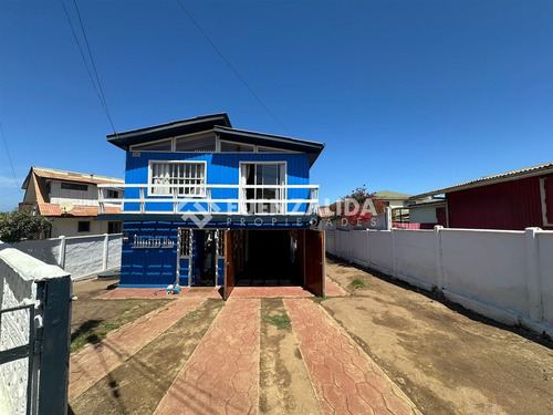Casa En Venta De 4 Dorm. Rol Propio A 2 Cuadras De La Playa