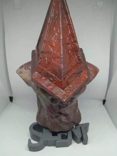 Mi escultura de Pyramid Head…