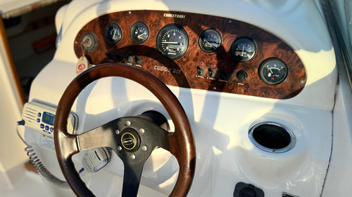 Lancha Cuddy Canestrari 215 Mercruiser 4.3 V6 Alpha One