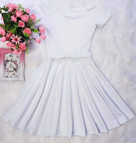 vestido branco curto rodado
