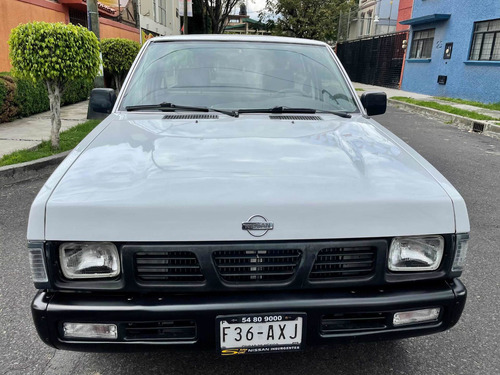 Imagen 3 de 13 de Nissan Np300 Largo Tm5 Mt 1999