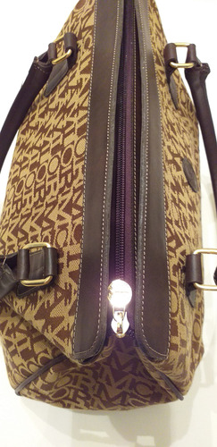 Cartera Mc Taylor - Bolso De Mano Usada Una Vez Marrón Claro Logotipo Oro No Tiene Correa (Usado)