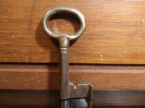 Imagem 6 de 8 de Antiga Chave Em Bronze - C 9083
