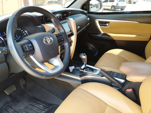 Imagen 10 de 17 de Toyota Fortuner Dubai Vx.r+