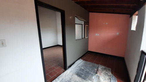 Imagen 15 de 17 de Casa En Arriendo En Girón Centro. Cod 97019