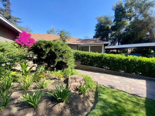 Casa En Venta De 5 Dorm. En Vitacura