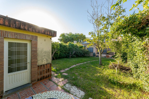 Venta Casa Dos Dormitorios Con Jardin En Fisherton