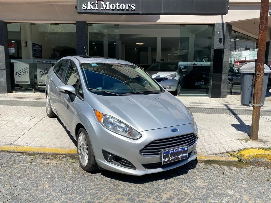 Ford Fiesta Kinetic Design 1.6 Sedan Titanium 120cv