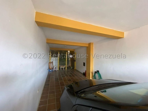 Imagen 5 de 22 de Marol Rentahouse Vende Townhouse En Lomas Del Este Valencia 23-9286