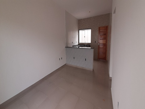 Imagem 4 de 11 de Casa Linear Com Quintal Próxima A Lagoa De Iriry. - 963 - 70180111