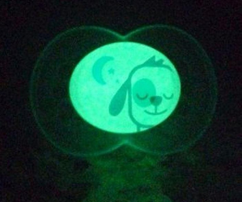 Imagen 2 de 6 de Chupón Para Bebés Mam Night 6+ ¡ilumina En La Oscuridad!