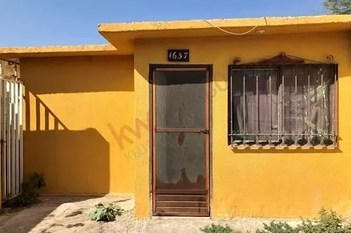 Casa De Dos Récamarás Con Amplio Patio Y Cocina Equipada, En Rincón La Merced.