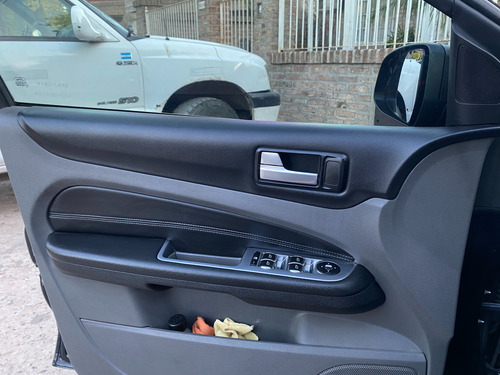 Ford Focus 2 2.0 Ghia Mt