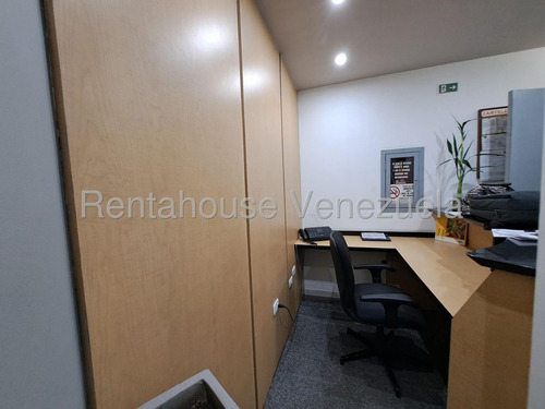 Bella Oficina En Venta Amoblada Zona Centro Calle Rivas Maracay 25-17456 Hc