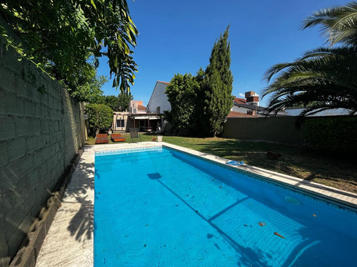 Venta Casa Castelar 4amb Lote 400m2 Piscina Jardin