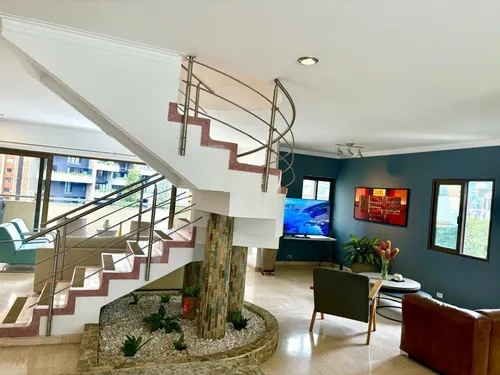 Espectacular Penthouse De Dos Niveles En El Poblado. Código 44