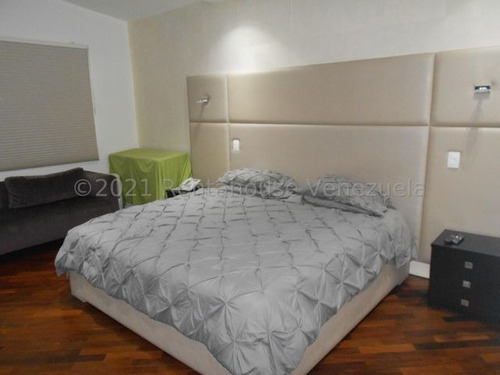 Imagen 7 de 12 de Casa En Venta En La Castellna 22-10485 Caro Fermoso 0424-2083128