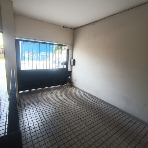 Departamento C/ Balcón Y Cocheras-luz Avell Centro