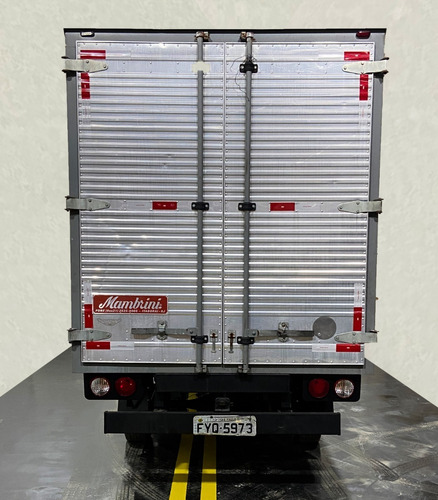 Imagem 3 de 6 de Kia Bongo C/ Baú + Cabine Suplementar 2018