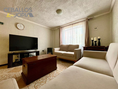 Casa En Venta De 2 Dorm. En Villa Alemana