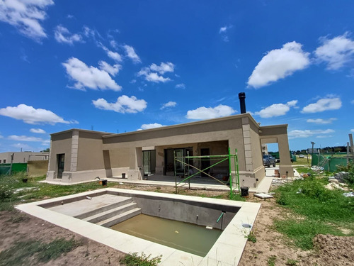 Casa En Venta De 4 Ambientes A Estrenar Barrio Privado La Magdalenas