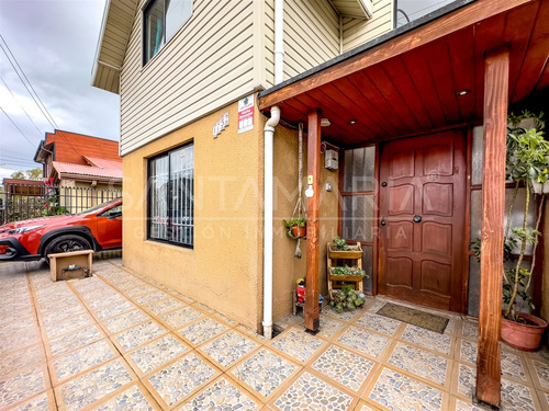 Casa En Venta De 3 Dorm. En Concepción