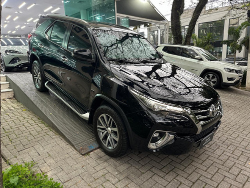 Toyota Hilux SW4 2.8 SRX 4X4 7 LUGARES 16V TURBO INTERCOOLER DIESEL 4P AUTOMÁTICO